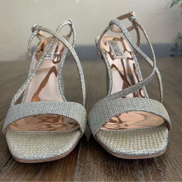 Badgley Mischka Silver Strappy Sandals Dainty 8 Elegant Dress Heel Evening Prom - Picture 5 of 11